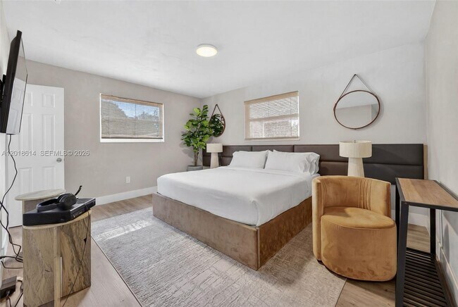Photo - 190 NE 173rd St