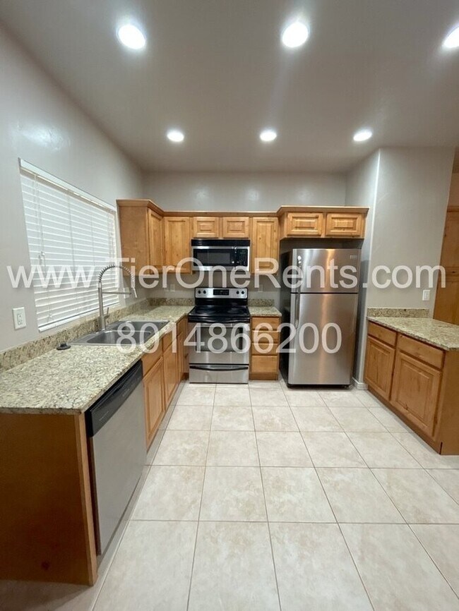 Photo - Move-in special: $500 off First month's rent!