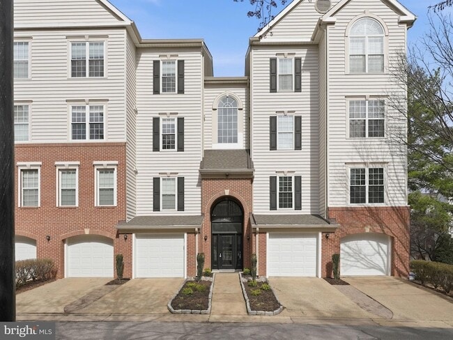 Building Photo - 4667 Longstreet Ln Unit 205