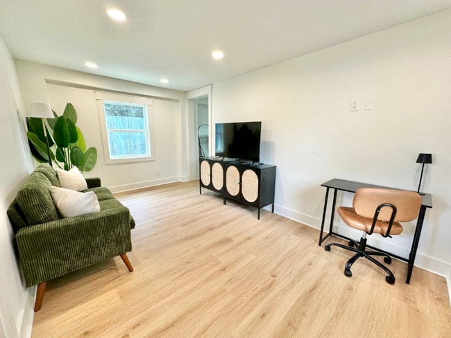 Building Photo - 1313 Live Oak St Rental