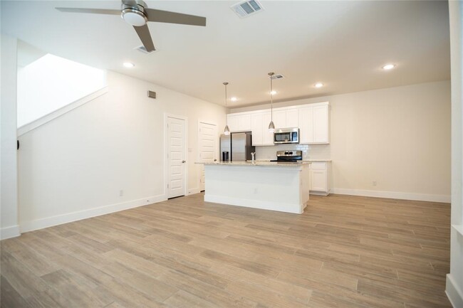 Photo - 647 Parkline Dr Unidad 8D Rental