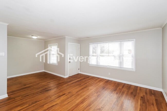 Photo - 5247 Loch Lomond Rd