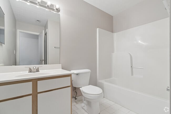 2BR, 1BA - 1,033SF - Primary Bathroom