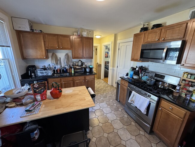 Photo - 176 Elm St Apartments Unit 2
