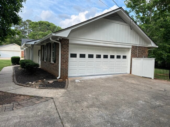 Photo - 1490 Crooked Creek Rd