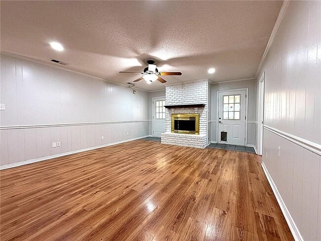 Photo - 955 Louise Ave