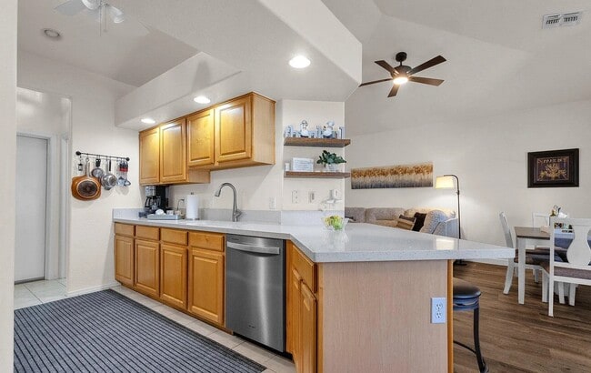 Photo - 320 S 70th St