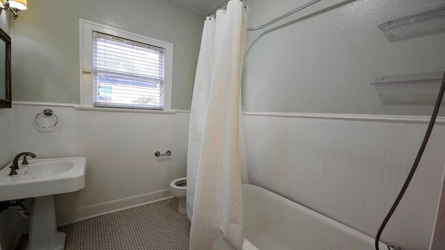 Photo - 2039 W Main St