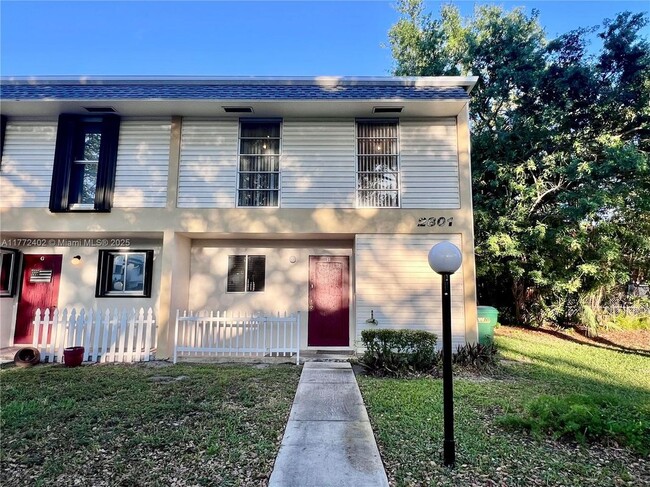 Building Photo - 2801 N 34th Ave Rental