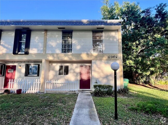 Building Photo - 2801 N 34th Ave Rental