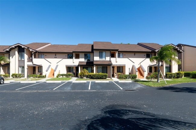 Building Photo - 6211 Timberlake Dr Unit B9