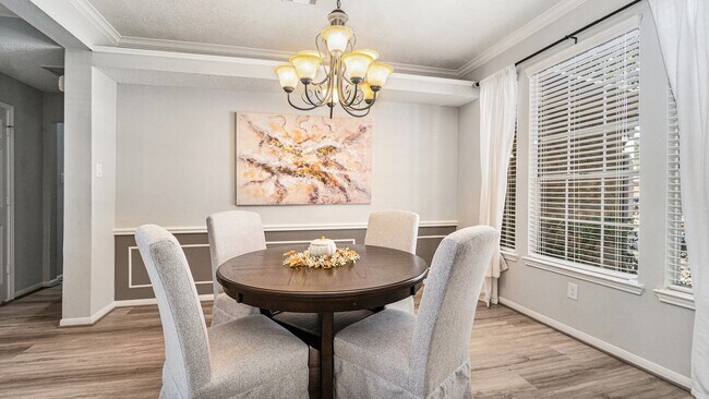 Photo - 16215 Cairngorm Ave