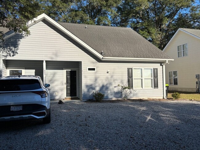 Building Photo - Coastal Duplex for Rent – Less Than One Mi...