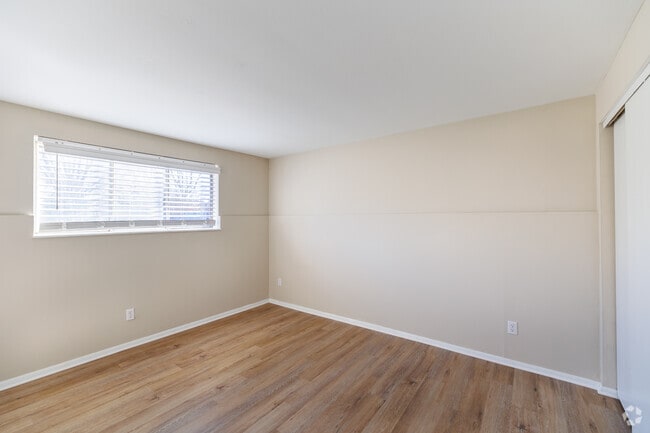 1 BR, 1 BA - 615 SF