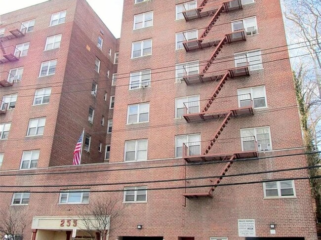 Photo - 255 Bronx River Rd