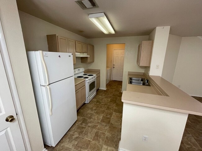 Photo - 933/935 Unit 933 Sagewood Trail
