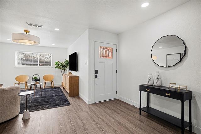 Photo - 716 E Pecan St