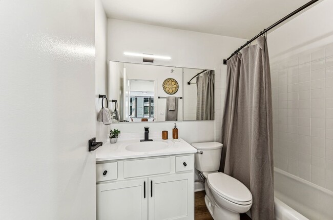 Photo - 324 E Ontario St