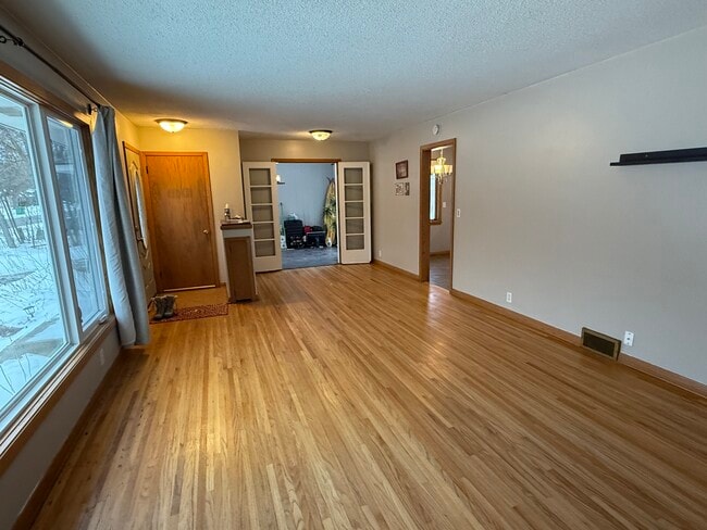 Photo - 2505 Zinran Ave S