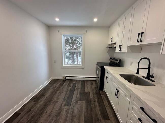 Photo - 113 Rossland Rd E Unit 3