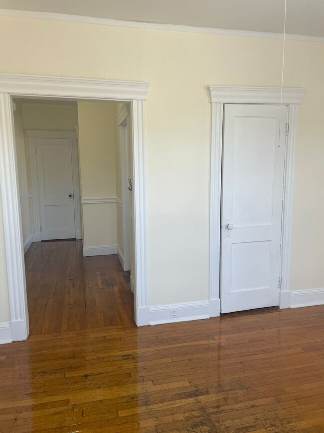 Photo - 352 Riverway Unidad 22