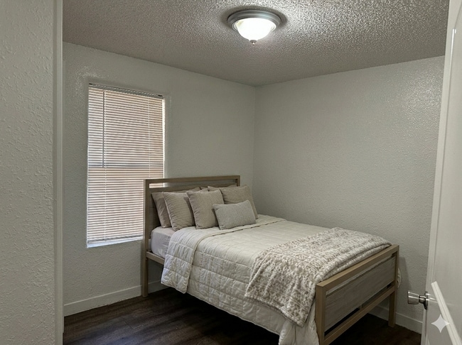 Photo - 1629 W 31st St