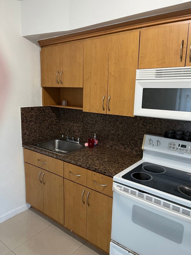 Building Photo - 360 NW 58th Ave Unit Apart/Effic.Util Inc