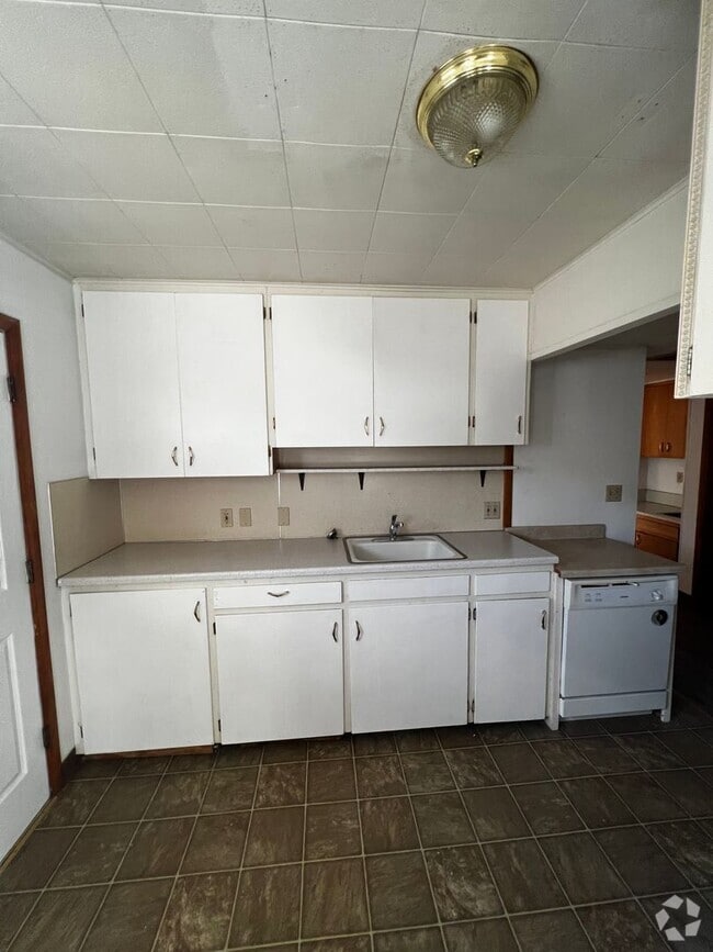 Building Photo - VMH-Vine Maple Triplex Unit 806-QU Rental
