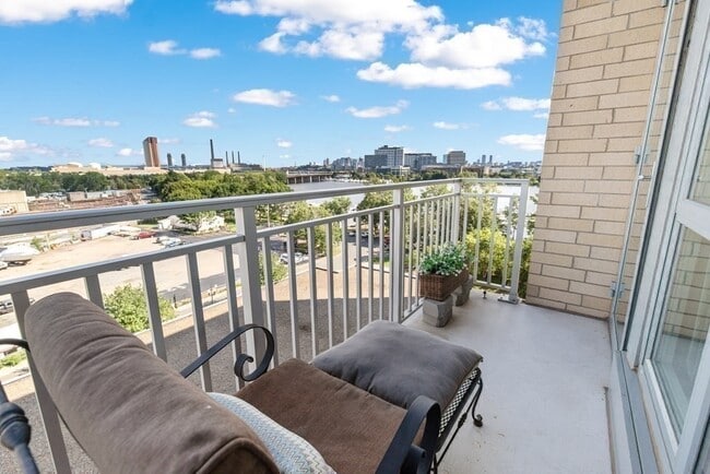 Building Photo - TOYRK