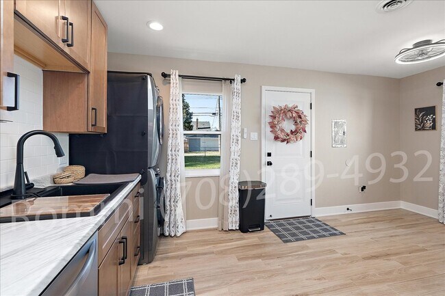 Photo - 7528 Catalpa Ave