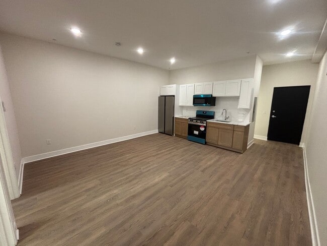 Photo - Luxury 2 Bedroom Apartment Unit 4