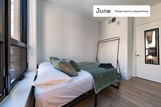 Room in Shared 4 bed/2 bath home in Dupont Circle