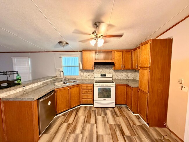 Photo - 11007 Creekwood Dr