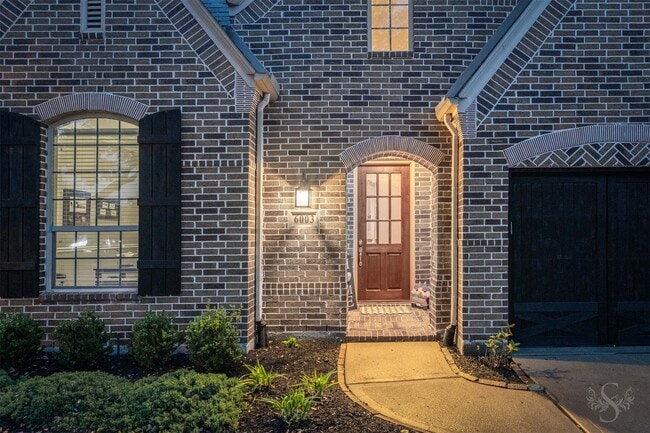 Building Photo - 6003 Hedgepark Dr