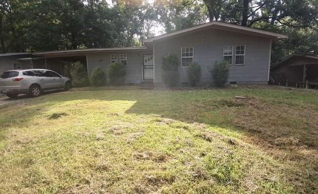 Building Photo - 3058 Woodside Dr