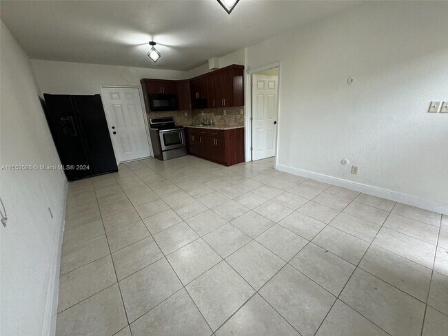 Photo - 2959 NW 56th St Unidad Rear