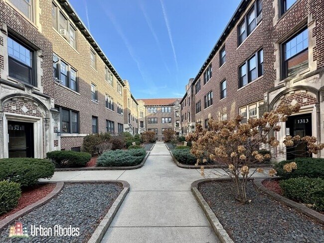 Building Photo - 1137 Oak Ave Unit 36647