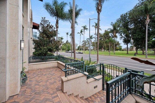 Photo - Exquisite Banker's Hill 3-Bedroom with Dir... Unit #Th03