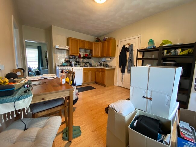 Building Photo - 59 Bishop Allen Dr Unit 3 Rental