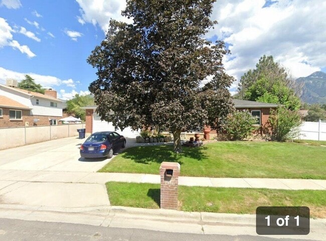 Front of house - 9261 S Shad Ln