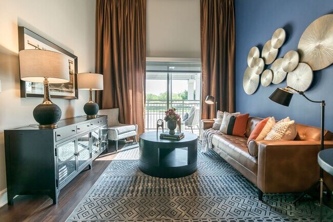 One Bedroom with Vaulted Ceilings & Sunroom Unit 0029 - Dallas, TX ...