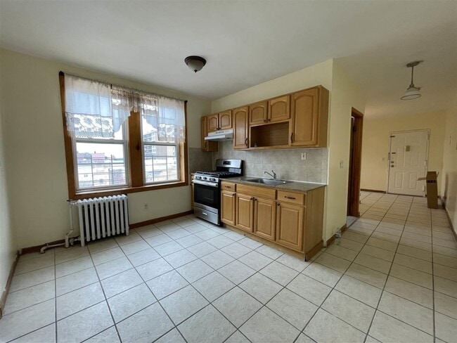 Building Photo - 201 45th St Unit E7 Rental