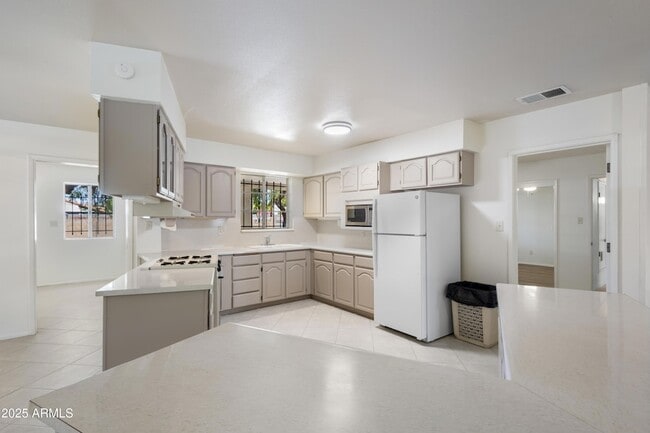 Building Photo - 5742 N 12th Pl Rental