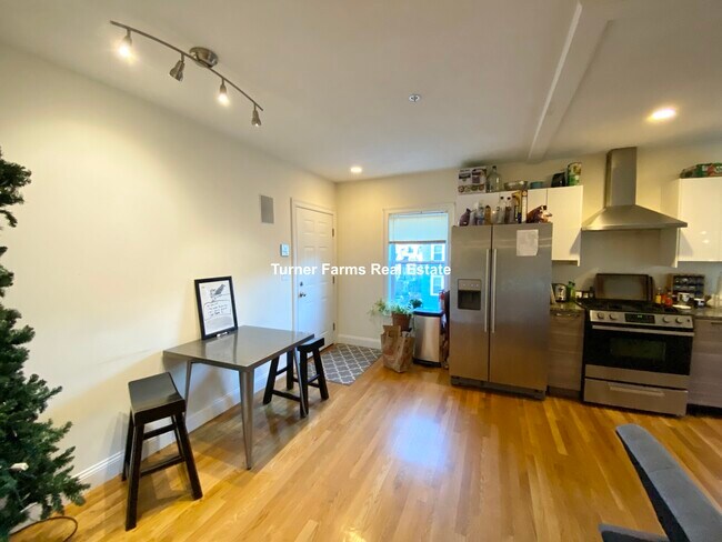 Photo - 128 Hillside St Unit 2
