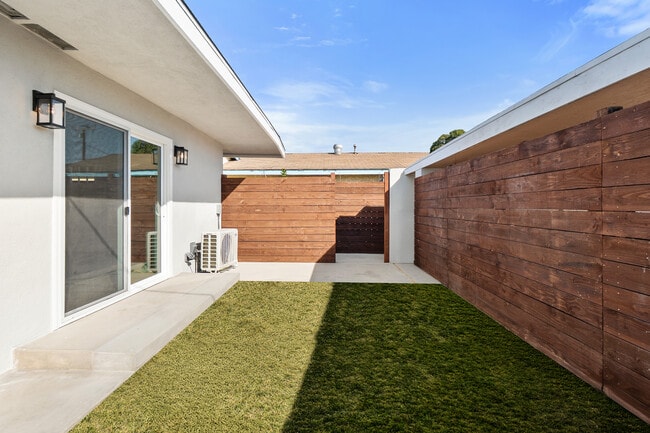 Photo - 2051 E Harding St Unidad 2051 E Harding St