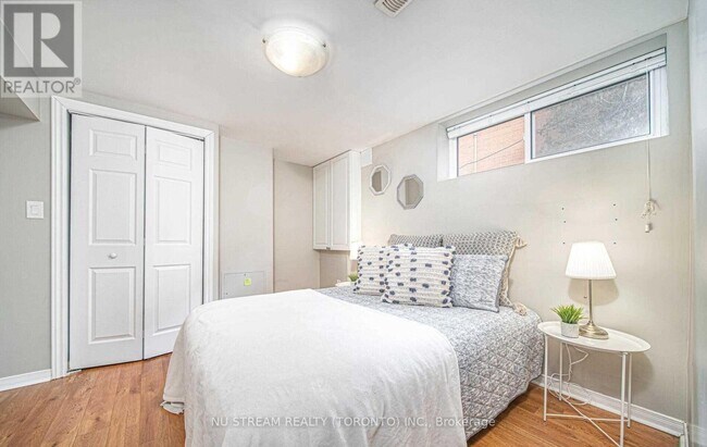 Photo - 901 Lilac Terrace
