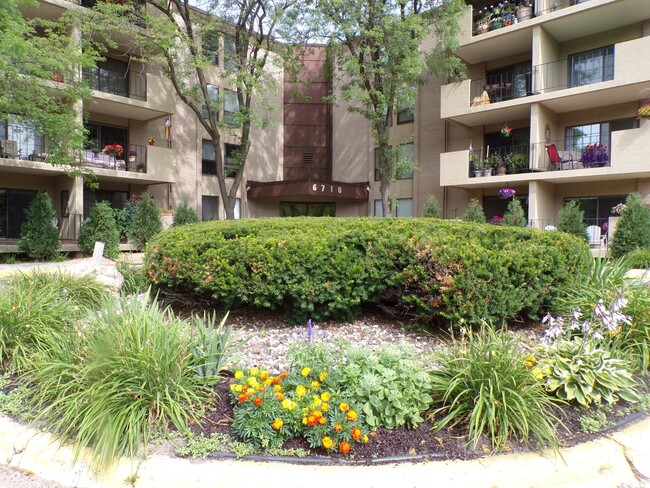 2 BEDROOM CONDO IN FOUNTAIN WOODS IN EDINA... - 2 BEDROOM CONDO IN FOUNTAIN WOODS IN EDINA...