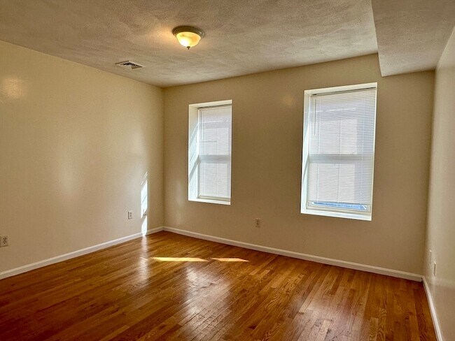 Photo - 12 Paris St Condo Unit 1