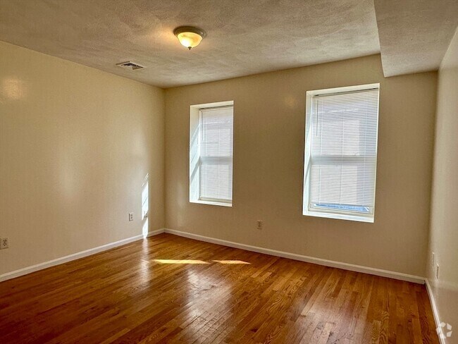 Building Photo - 12 Paris St Unit 1 Rental