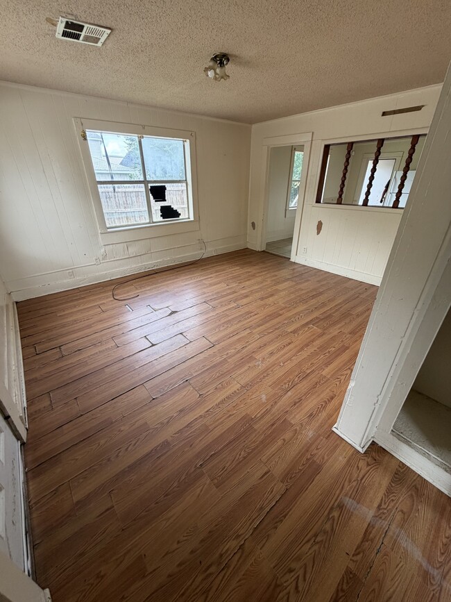Photo - 515 W 10th St